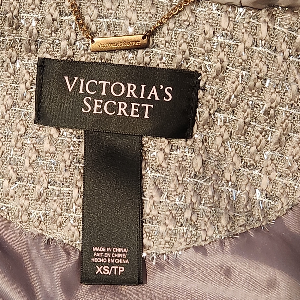 Victoria's Secret XS vest with hood - Picture 7 of 7